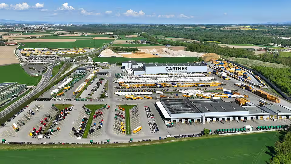 Luftaufnahme der Gartner-Zentrale in Edt bei Lambach