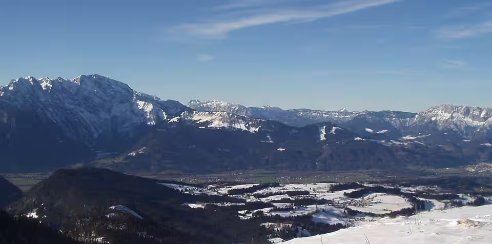 Winterlicher Blick auf St. Koloman über dem Salzachtal