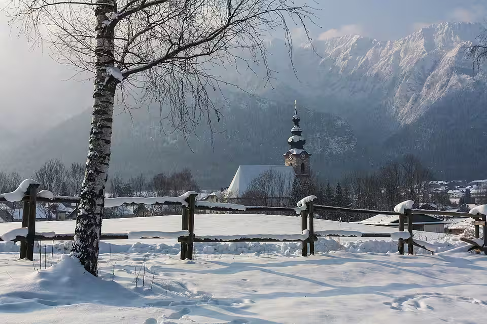 Winterlandschaft mit der Wallfahrtskirche in Großgmain