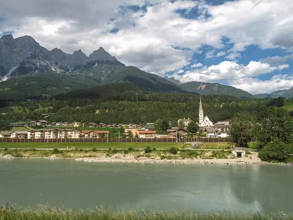 Ortsansicht von Pfarrwerfen