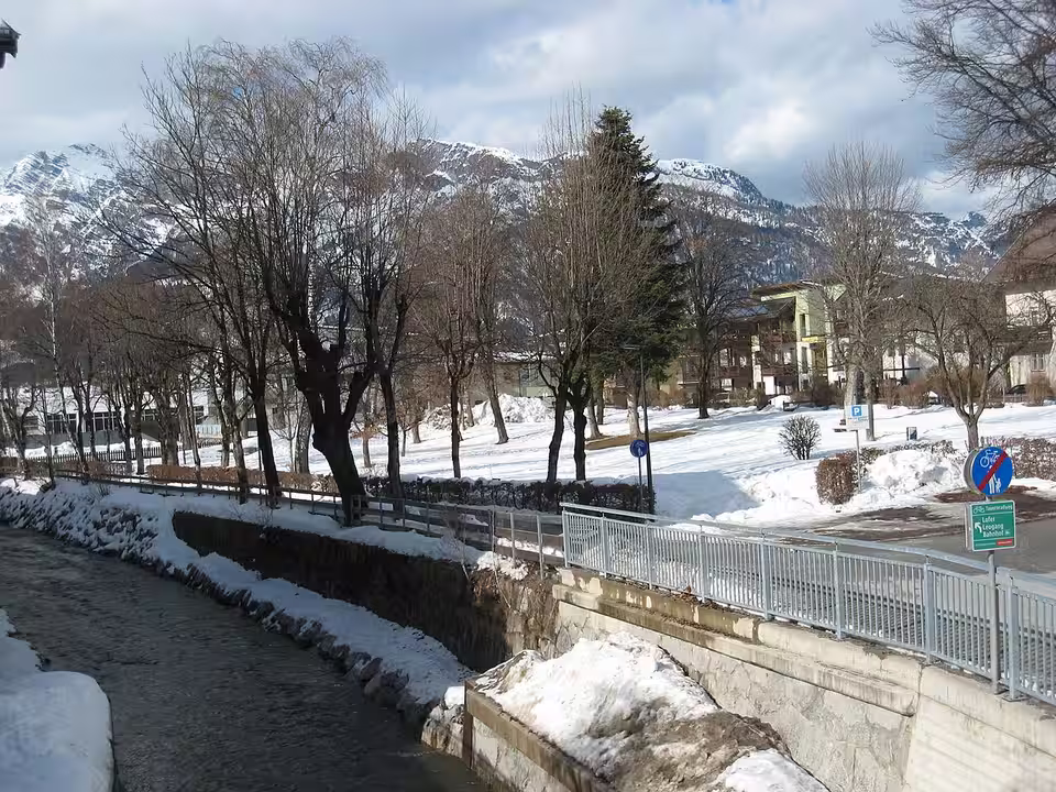 Stadtpark von Saalfelden im Winter