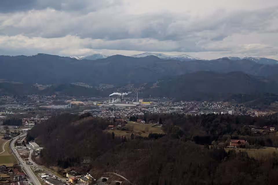 Blick auf Gratkorn rechts und Gratwein links im Murtal