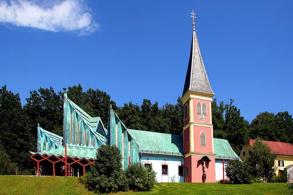 Pfarrkirche Sankt Jakob in Thal mit moderner Erweiterung