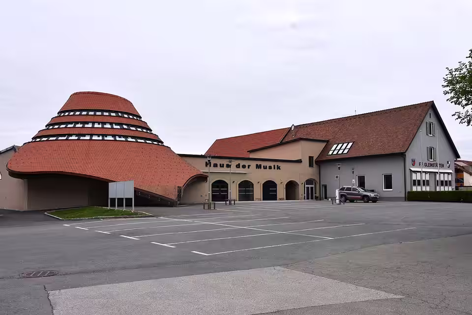 Haus der Musik und Feuerwehrhaus in Gleinstätten