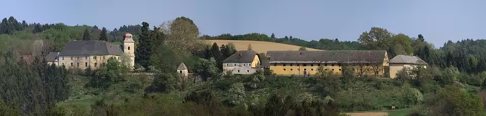 Schloss Waasen von Westen in Heiligenkreuz am Waasen