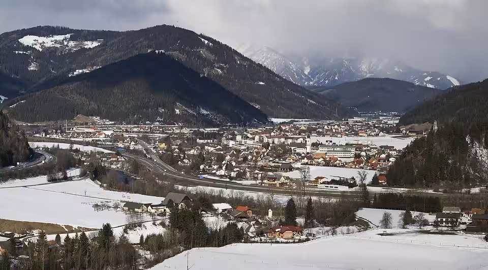 Winterlicher Blick vom Flaterberg auf Sankt Michael in Obersteiermark