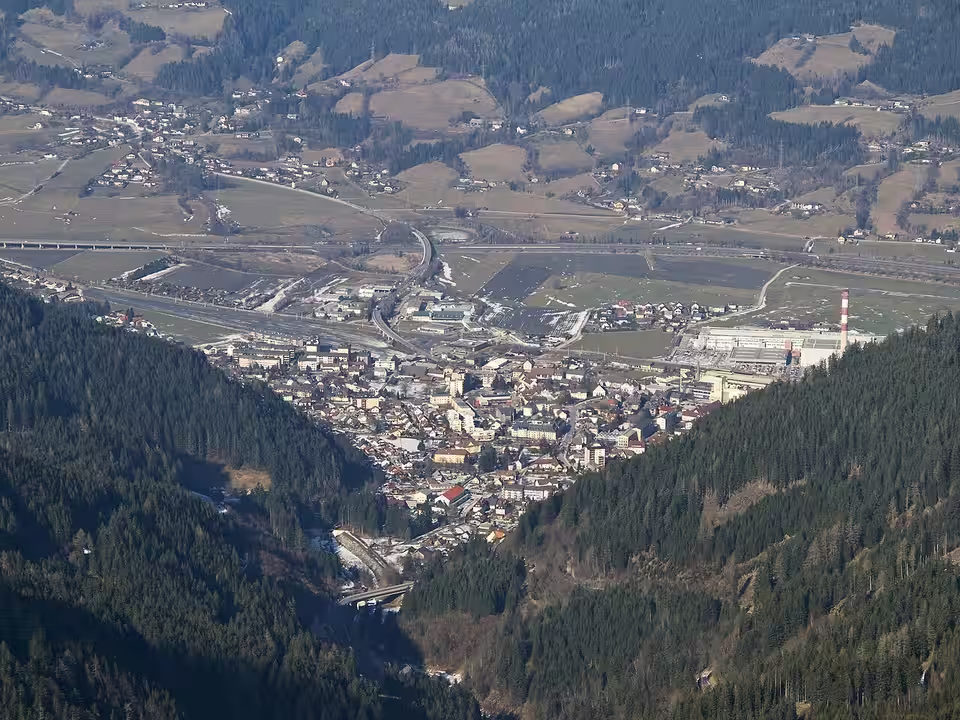 Blick vom Triebenstein auf Trieben und das Paltental