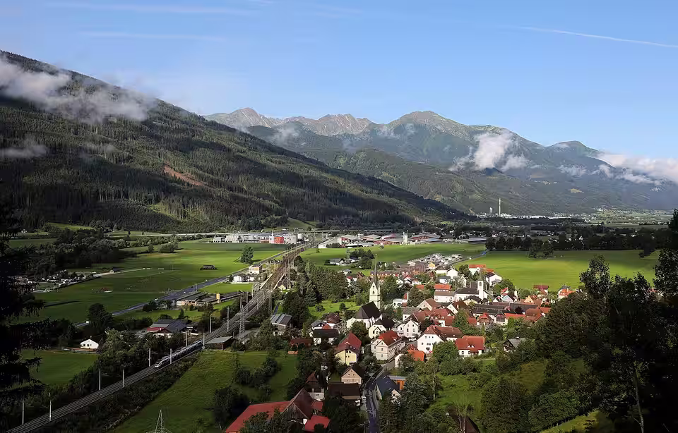 Gaishorn am See im Paltental mit Trieben im Hintergrund