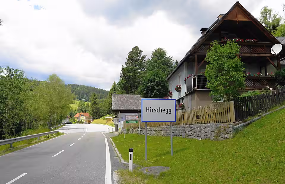 Ortseinfahrt von Hirschegg in der Gemeinde Hirschegg-Pack