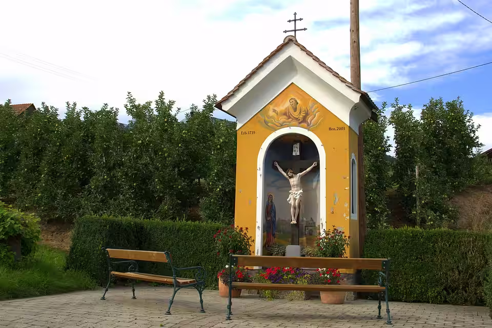 Bildstock in Albersdorf-Prebuch mit Sitzbank