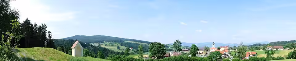 Panoramablick vom Kalvarienberg auf Miesenbach bei Birkfeld