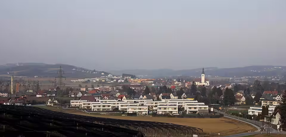 Blick auf Sankt Ruprecht an der Raab mit Kirche und Häusern