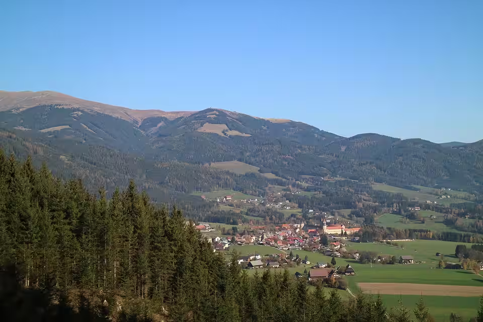 Blick vom Tremmelberg auf Seckau und die Abtei