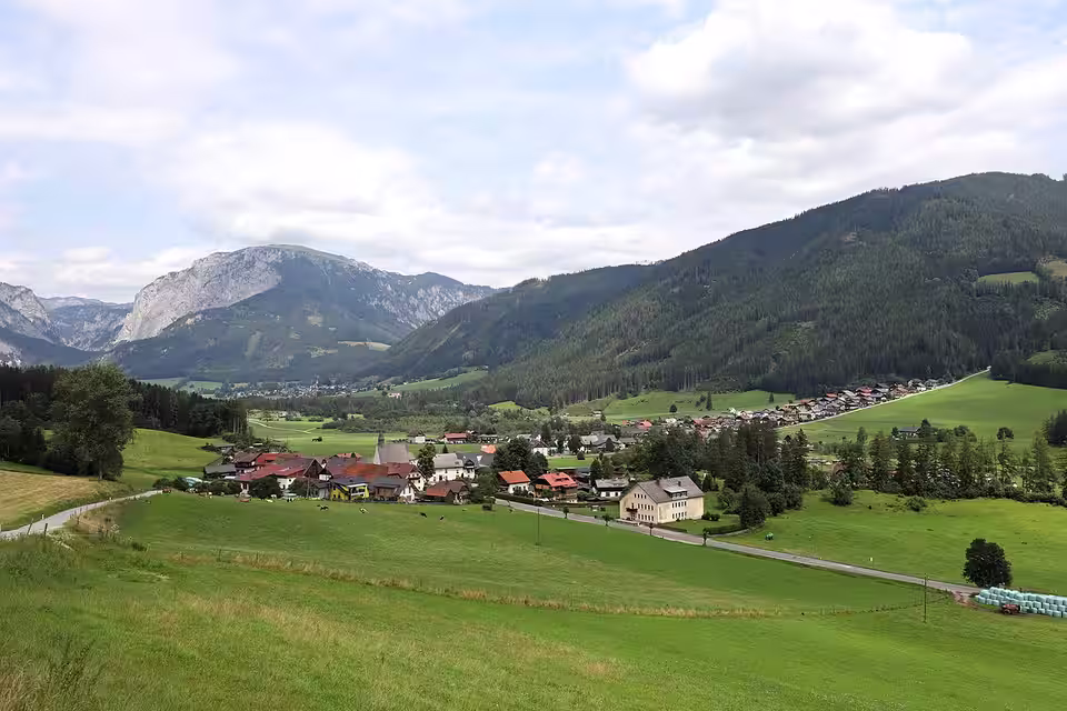 Pichl-Großdorf und Tragöß mit der Messnerin im Hintergrund