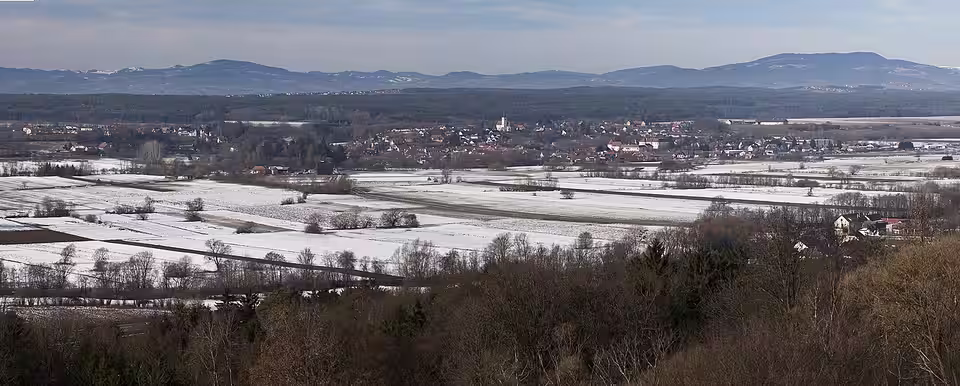 Winterlicher Blick auf Burgau