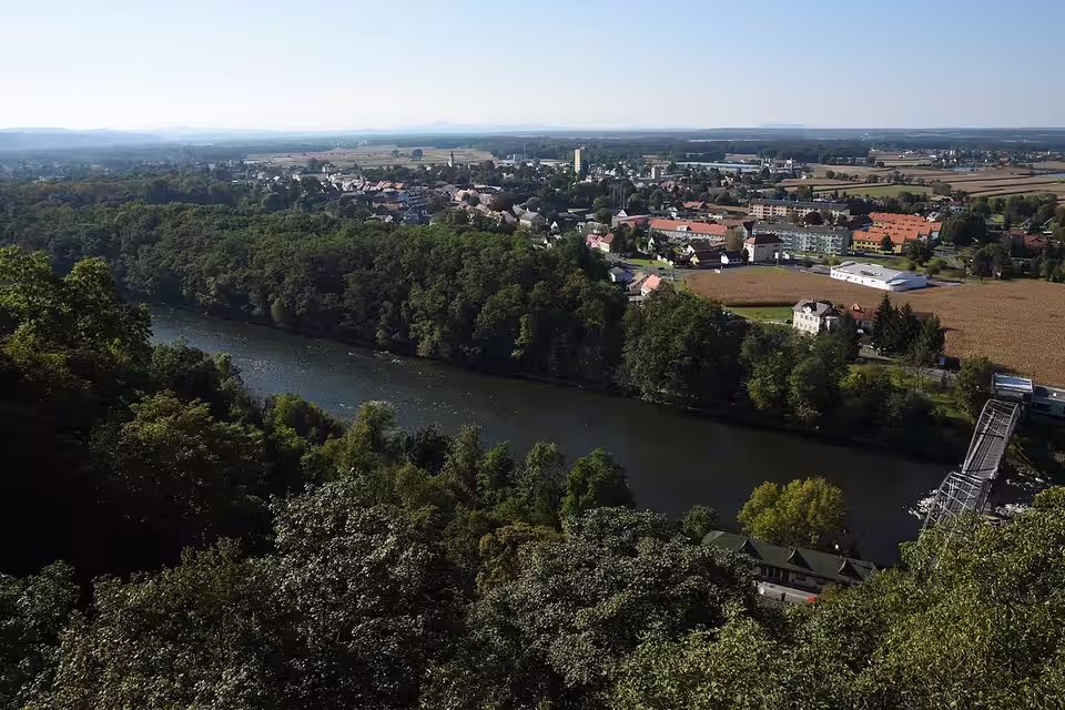 Blick über die Mur auf Mureck