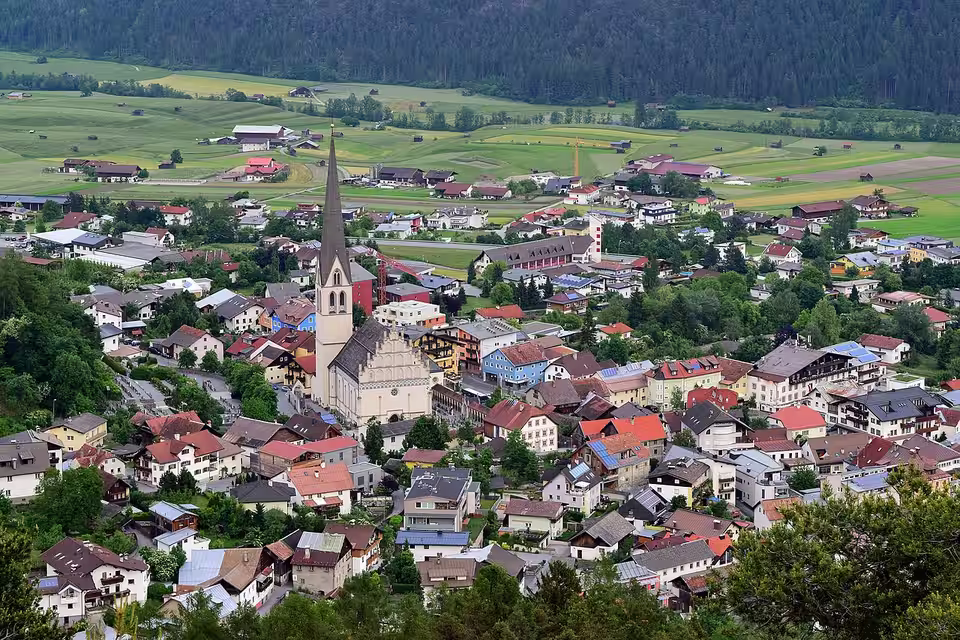 Imster Oberstadt mit der Pfarrkirche Mariä Himmelfahrt