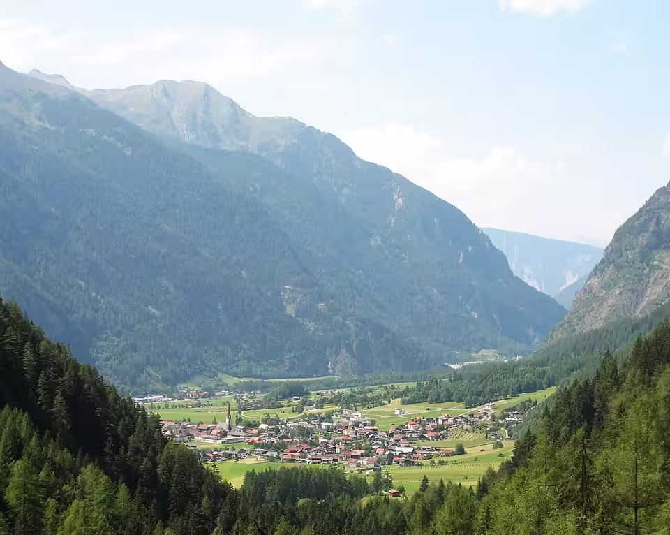 Blick vom Stuibenfall auf Umhausen im Ötztal