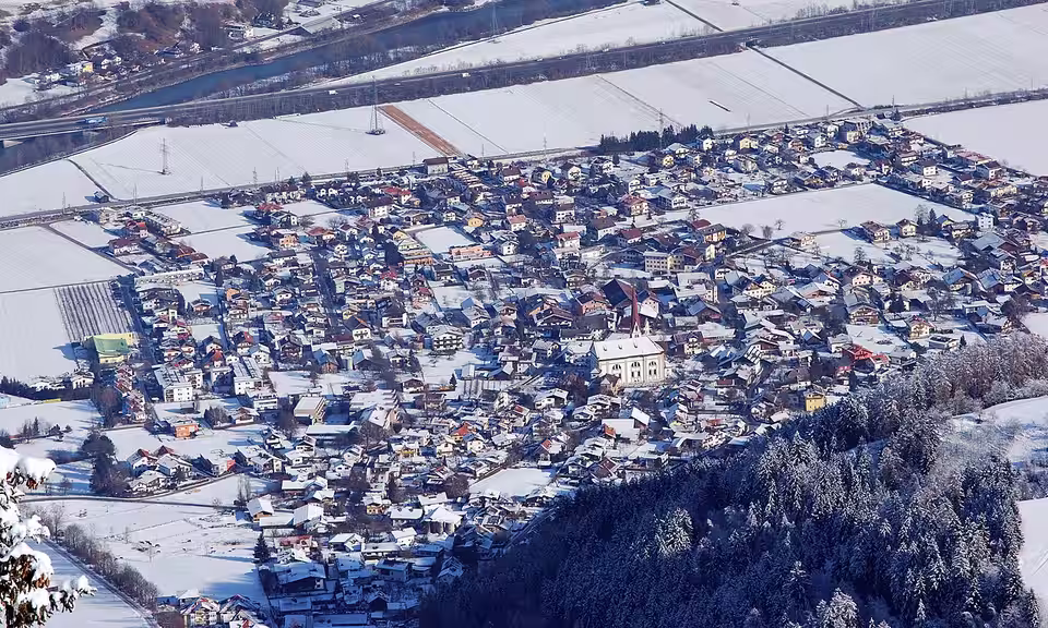 Winterlicher Blick von Süden auf Inzing