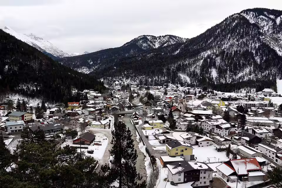 Winterlicher Blick vom Kalvarienberg auf Scharnitz