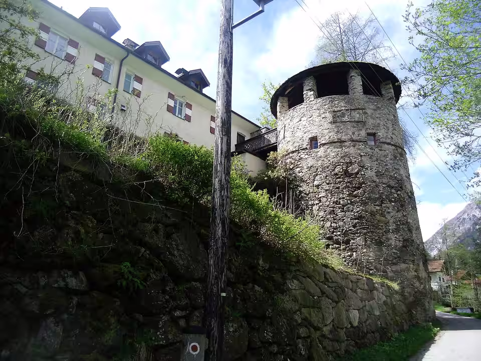 Schloss Schneeberg in Trins