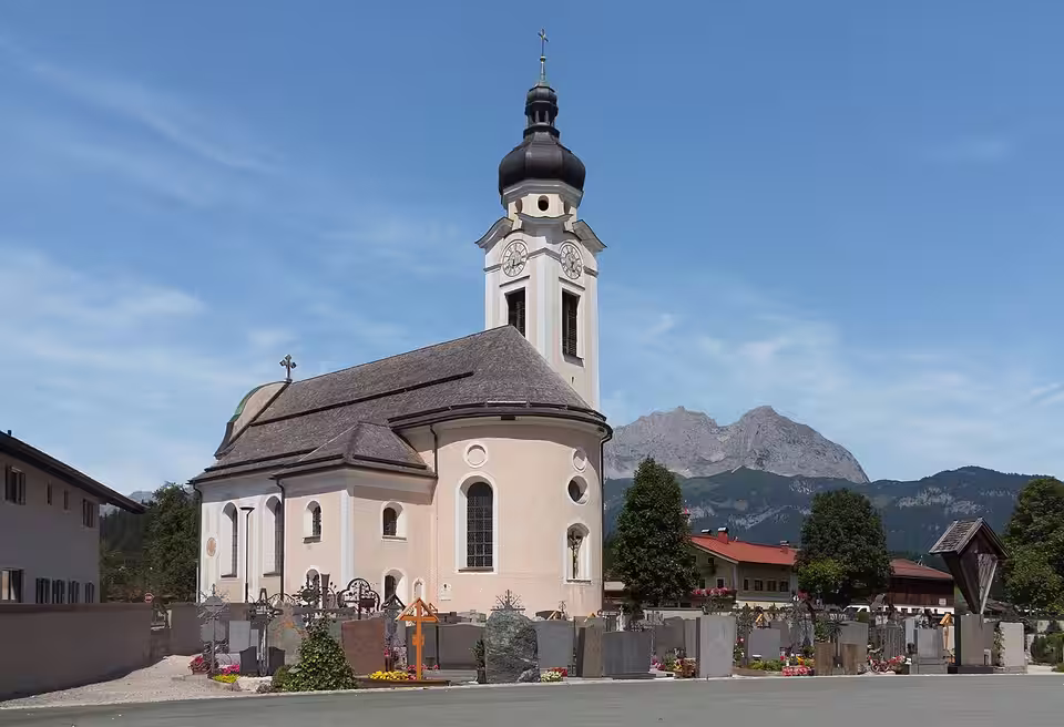 Pfarrkirche Sankt Philippus und Jakobus in Oberndorf in Tirol