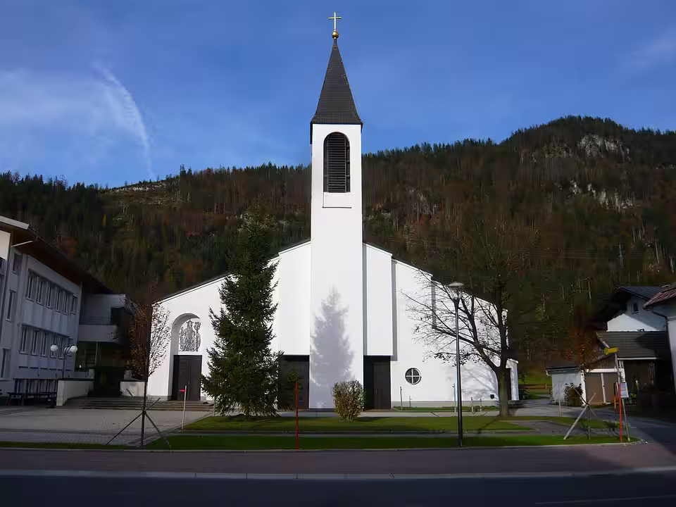 Pfarrkirche Sankt Petrus und Paulus in Bruckhäusl, Gemeinde Kirchbichl