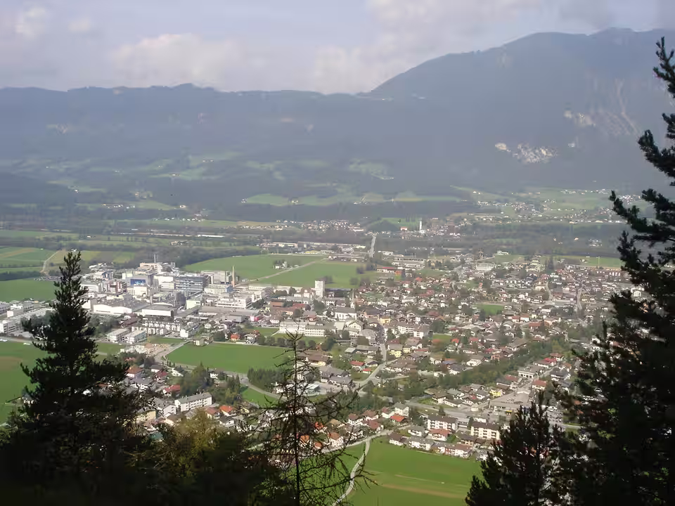 Blick vom Hahntax-Wanderweg auf Kundl