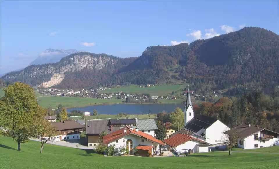Vorderthiersee mit Kirche und Thiersee