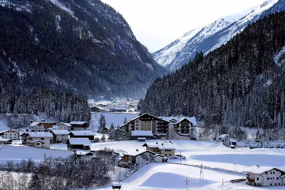 Verschneiter Weiler Platz im Kaunertal