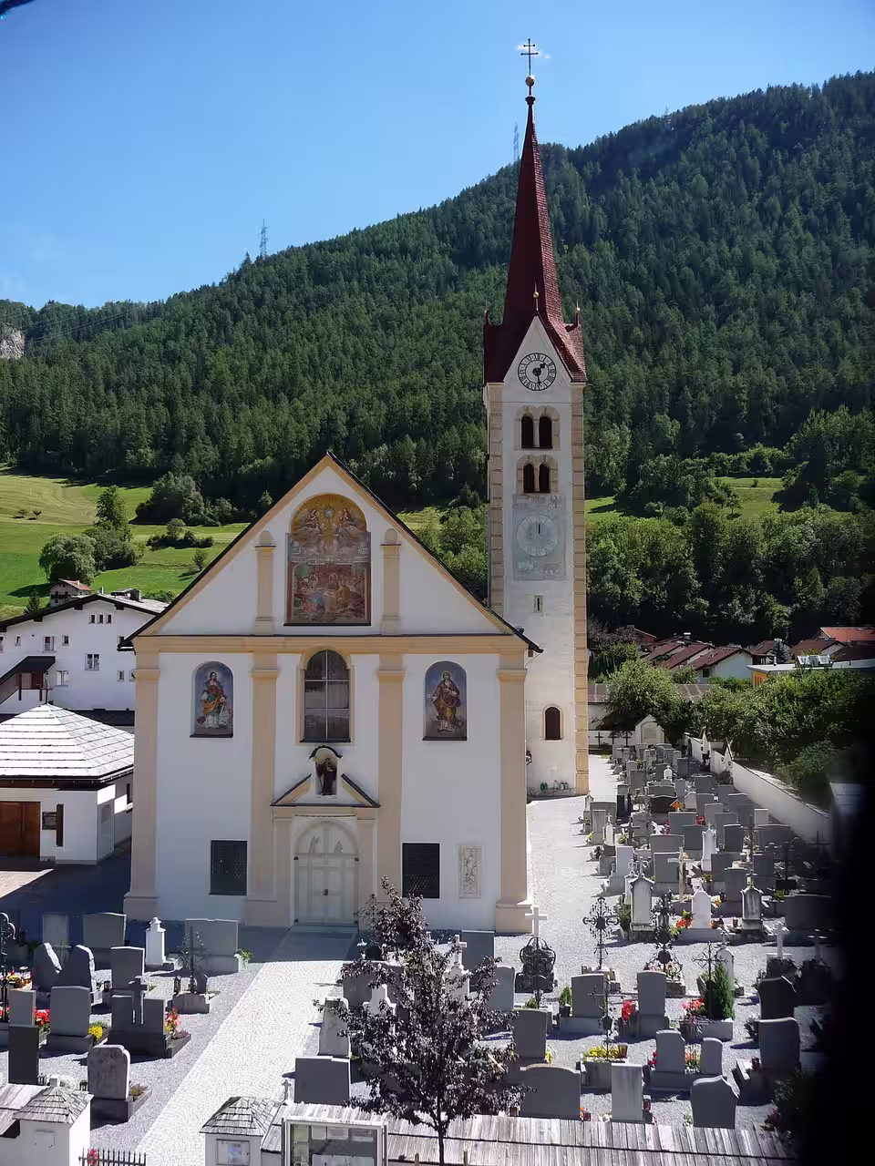 Pfarrkirche Sankt Leonhard in Ried im Oberinntal