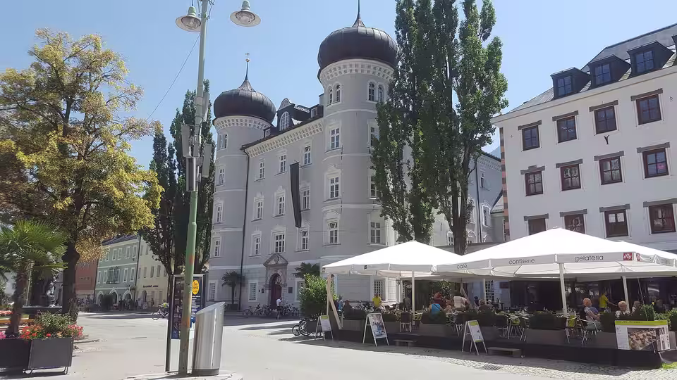 Liebburg und Hauptplatz in Lienz