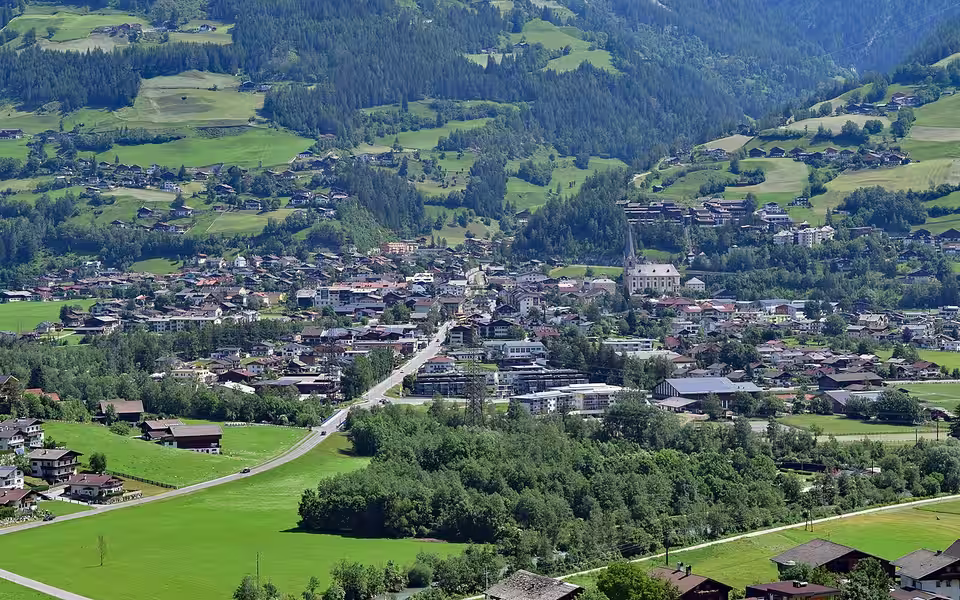 Blick auf Matrei in Osttirol im grünen Tal