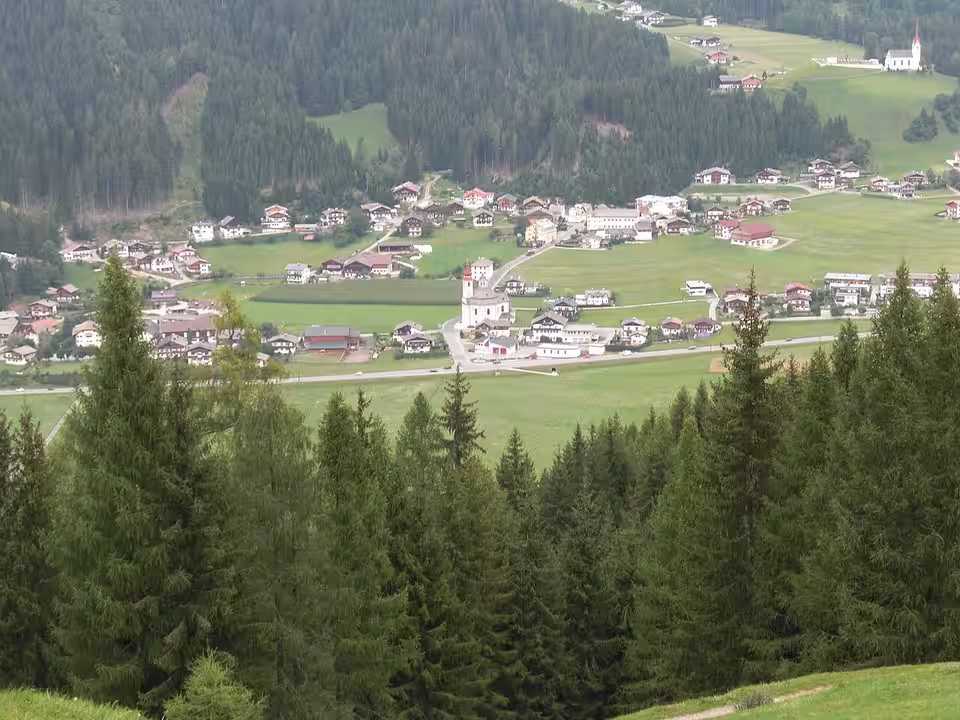 Blick auf Strassen in Osttirol