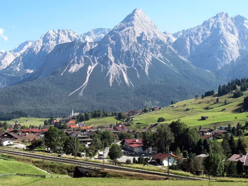 Lermoos mit der Ehrwalder Sonnenspitze im Hintergrund