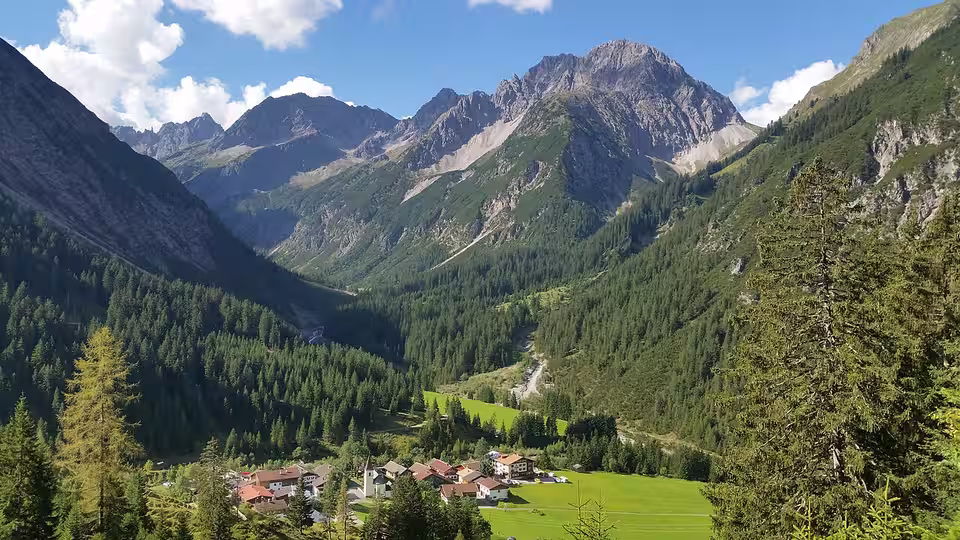 Boden in der Gemeinde Pfafflar unter den Bergen