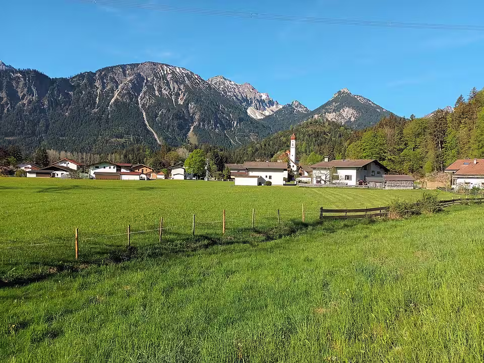 Blick auf Unterpinswang in der Gemeinde Pinswang