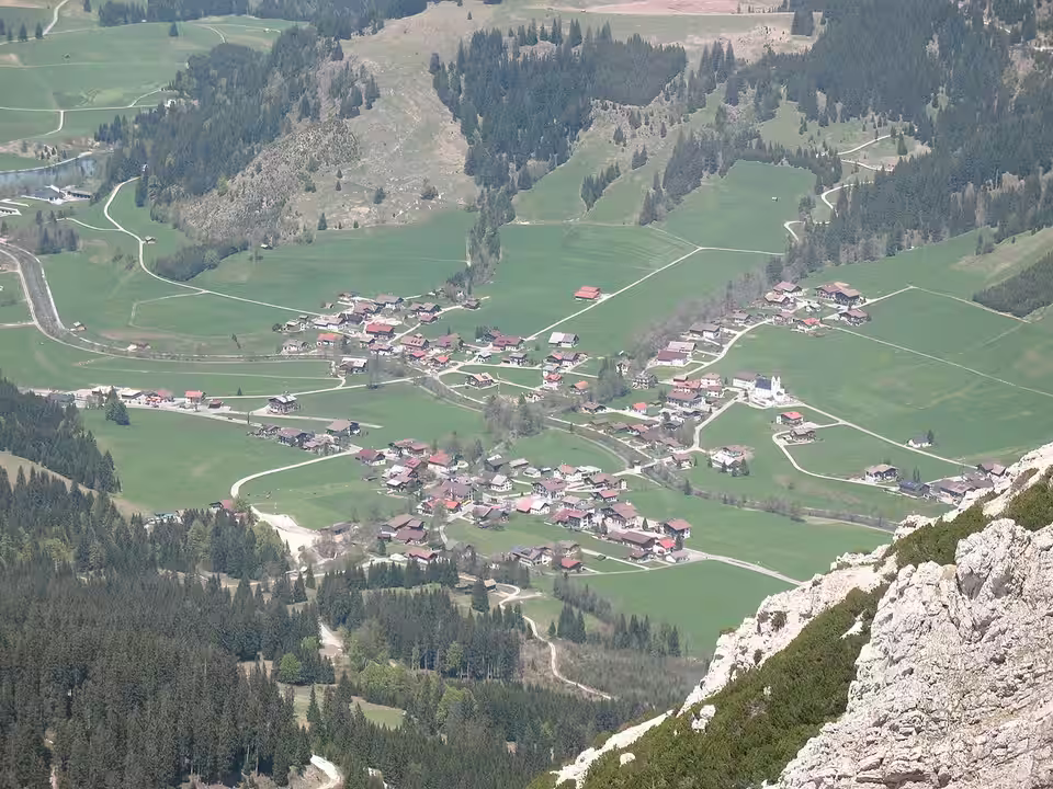 Blick von der Rohnenspitze auf Schattwald