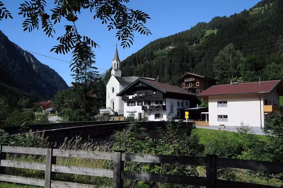 Pfarrkirche Mariä Himmelfahrt in Dornauberg, Gemeinde Finkenberg