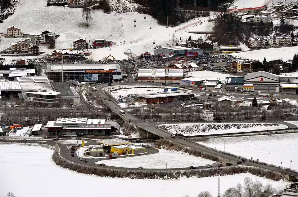Talstation des Skigebiets in Kaltenbach im Winter