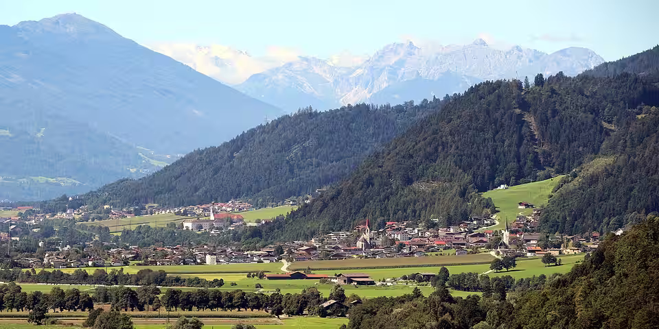 Blick auf Stans im Inntal