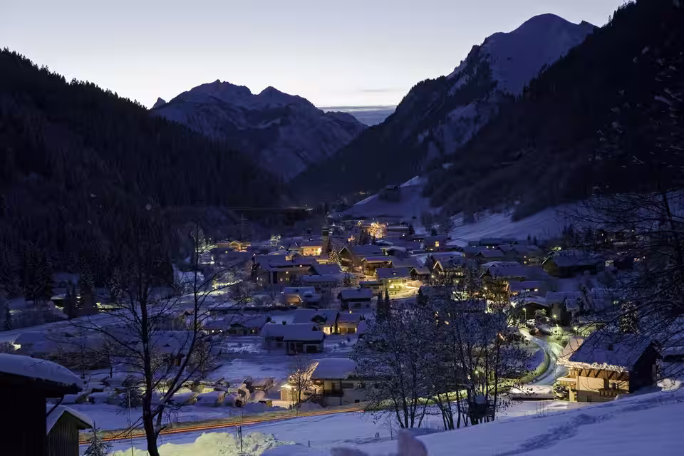 Klösterle im Winter in der Abenddämmerung