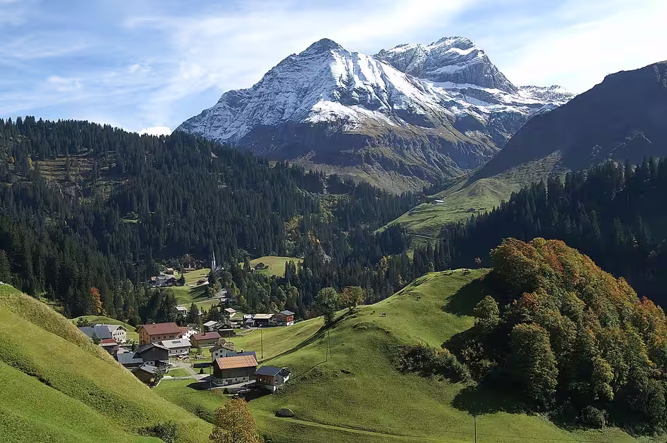 Schröcken vor Juppenspitze und Mohnenfluh
