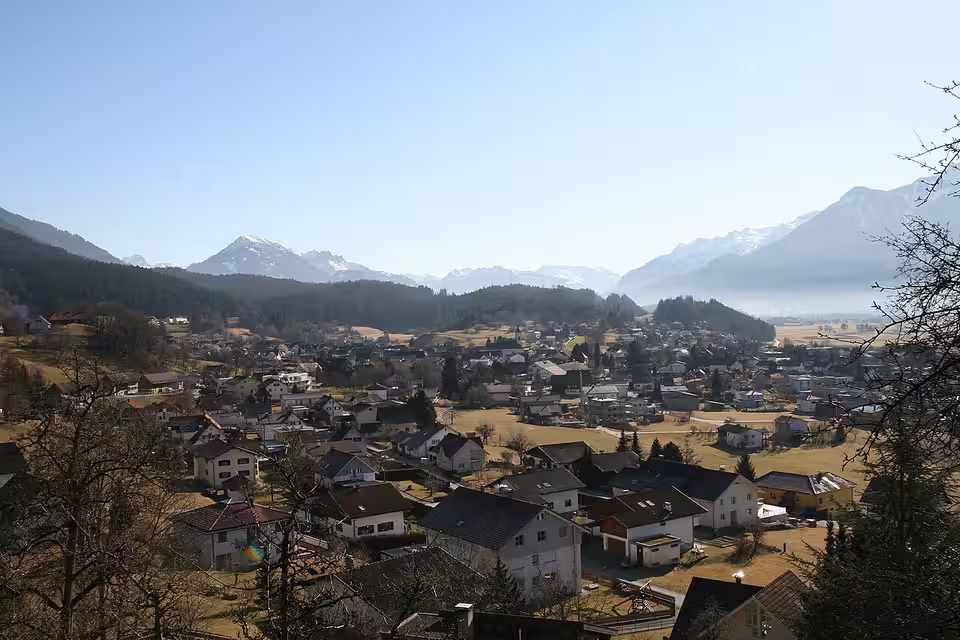 Blick auf Satteins und die Berge des Walgau