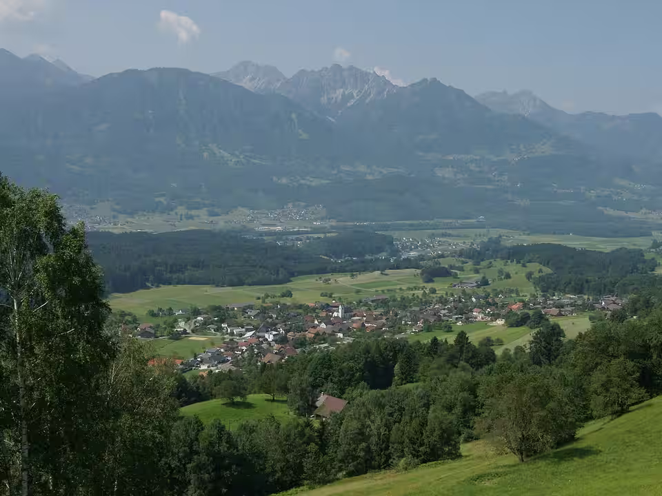 Blick auf Schnifis und die Berge des Walgau